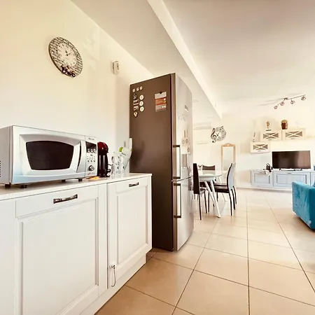 Apartment Homeby, Barbara *